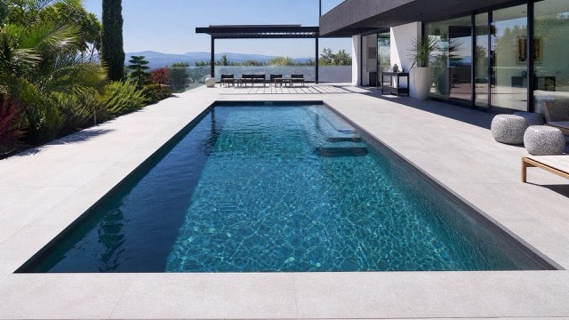 Piscina terminada en microcemento